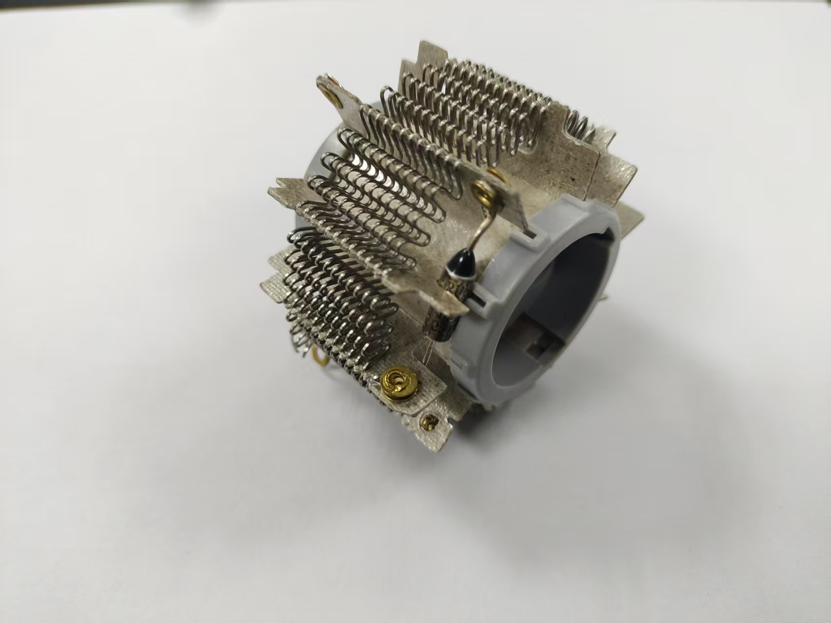 Являются ли слюдяные изоляционные втулки фена секретом более безопасных и долговечных приборов?